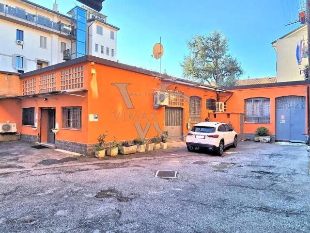 Locale Commerciale in vendita a San Gottardo, Monza