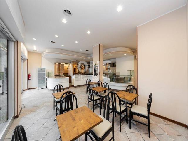 Locale Commerciale in vendita a Cristo Re, Monza