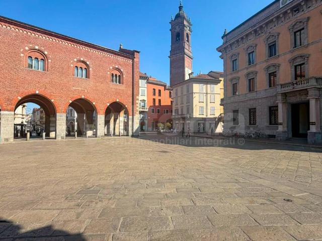 Locale Commerciale in vendita a Centro, Monza