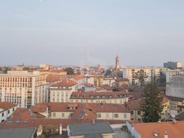Locale Commerciale in vendita a Borghetto, Monza