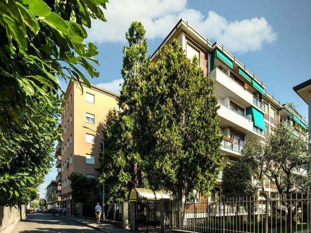 Locale Commerciale in vendita a Triante, Monza