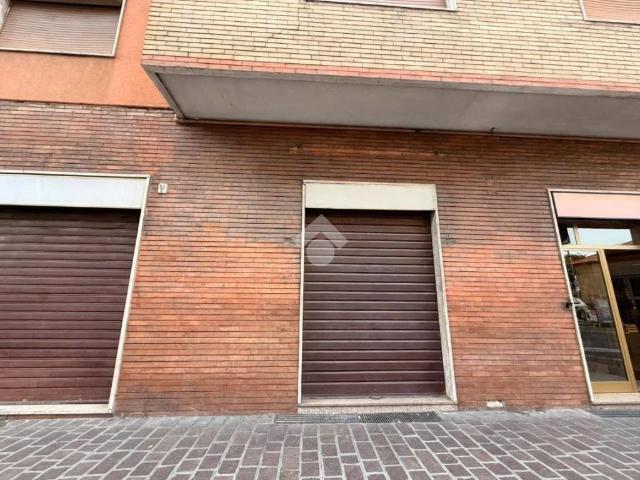 Locale Commerciale in vendita a San Rocco, Monza