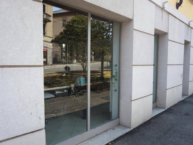 Locale Commerciale in vendita a Regina Pacis, Monza