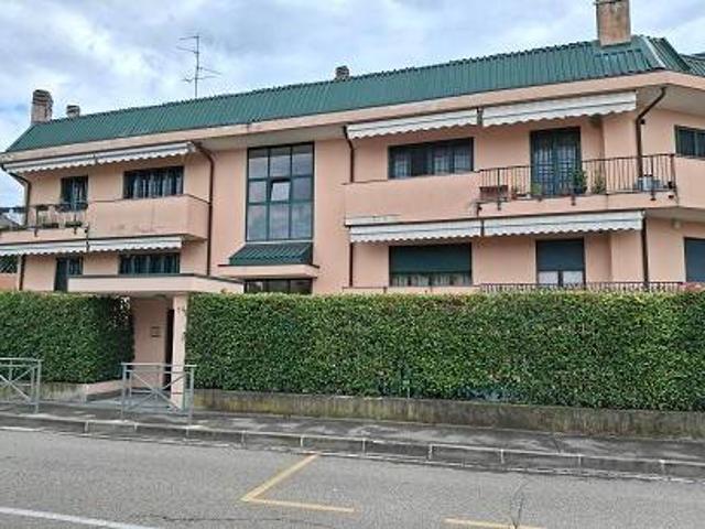 Locale Commerciale in vendita a Sant'Albino, Monza
