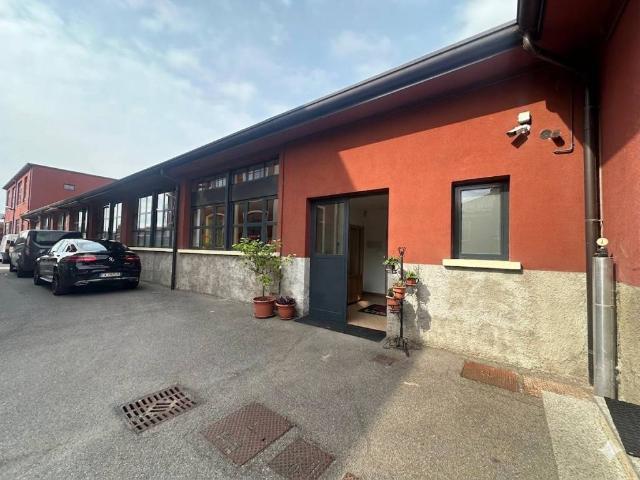 Locale Commerciale in vendita a Regina Pacis, Monza