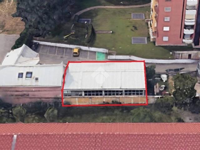 Locale Commerciale in vendita a Regina Pacis, Monza