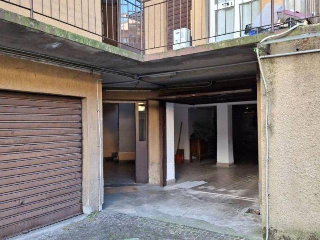 Locale Commerciale in vendita a Regina Pacis, Monza