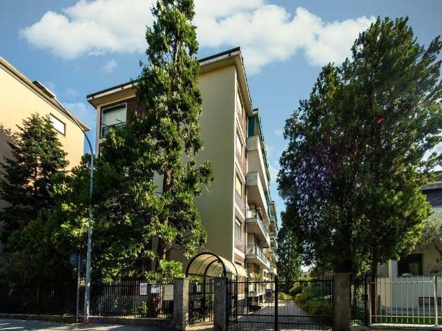 Locale Commerciale in vendita a Triante, Monza