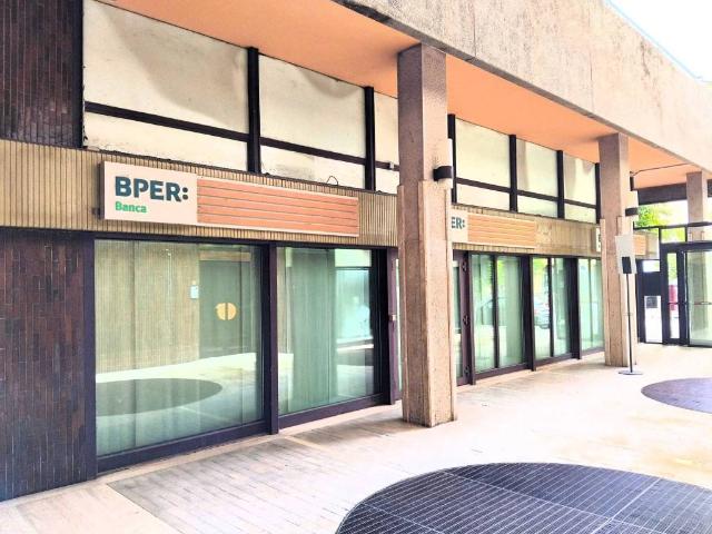 Locale Commerciale in vendita a San Carlo, Monza