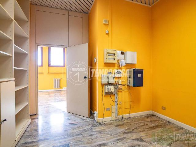 Locale Commerciale in vendita a San Giuseppe, Monza