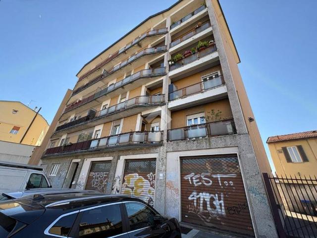 Locale Commerciale in vendita a Cederna, Monza