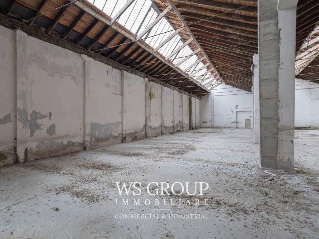 Locale Commerciale in vendita a Regina Pacis, Monza