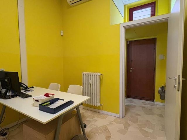 Locale Commerciale in vendita a Zona Omogenea Milano Nord, Monza