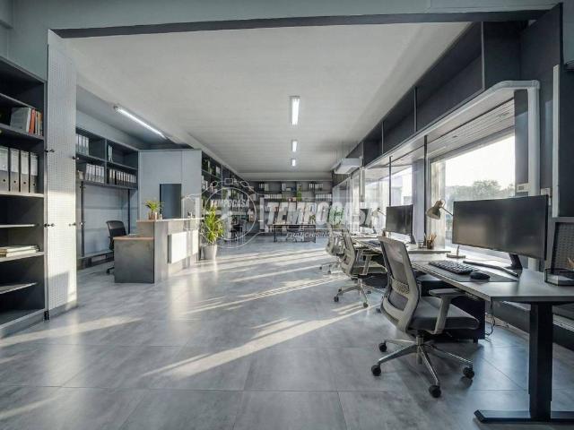 Locale Commerciale in vendita a Morazzone, Lombardia