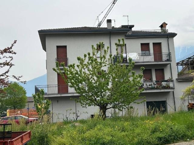 Locale Commerciale in vendita a Morbegno, Lombardia