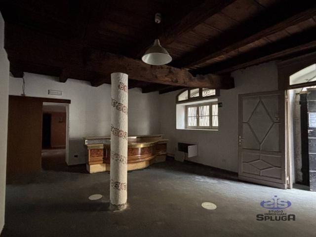 Locale Commerciale in vendita a Morbegno, Lombardia