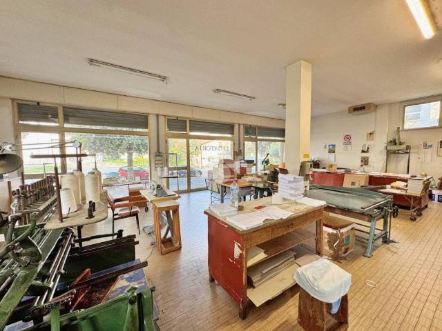 Locale Commerciale in vendita a Morciano Di Romagna, Reggio Emilia