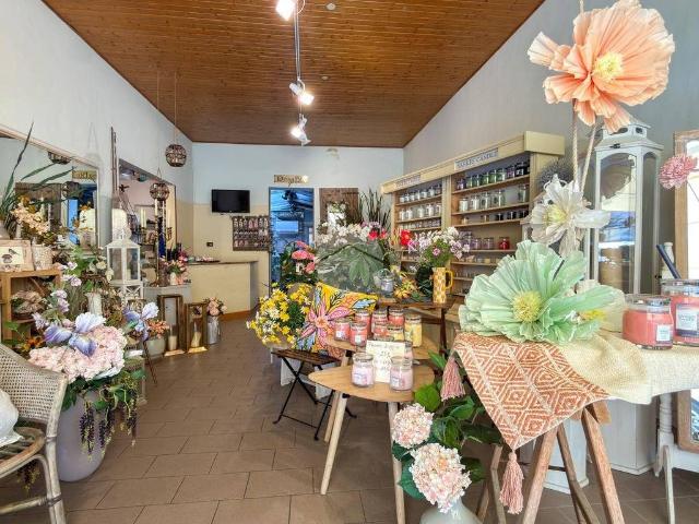 Locale Commerciale in vendita a Morciano Di Romagna, Reggio Emilia
