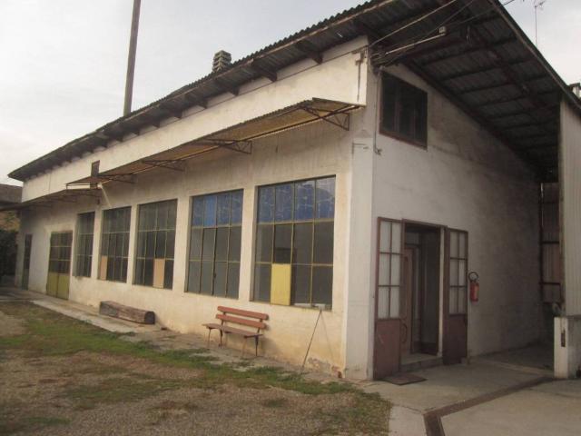 Locale Commerciale in vendita a Piemonte, Cuneo