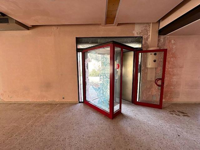 Locale Commerciale in vendita a Morgano, Badoere