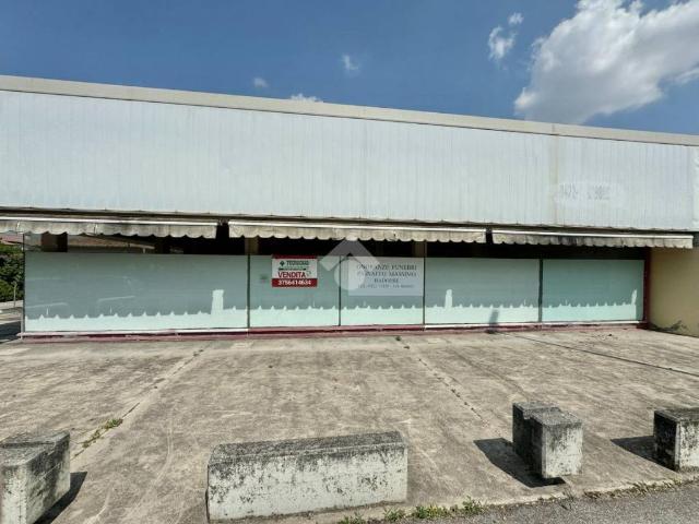 Locale Commerciale in vendita a Morgano, Badoere