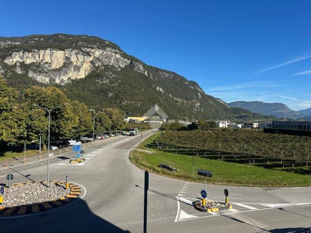 Locale Commerciale in vendita a Comunità della Vallagarina, Mori