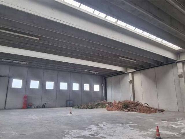 Locale Commerciale in vendita a Comunità della Vallagarina, Mori