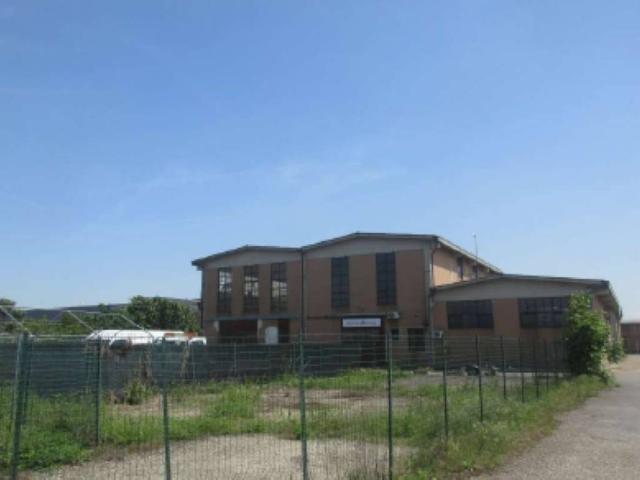 Locale Commerciale in vendita a Morimondo, Lombardia