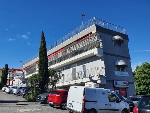 Locale Commerciale in vendita a Roma Capitale, Lazio