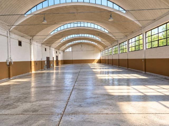 Locale Commerciale in vendita a Crugnola, Mornago