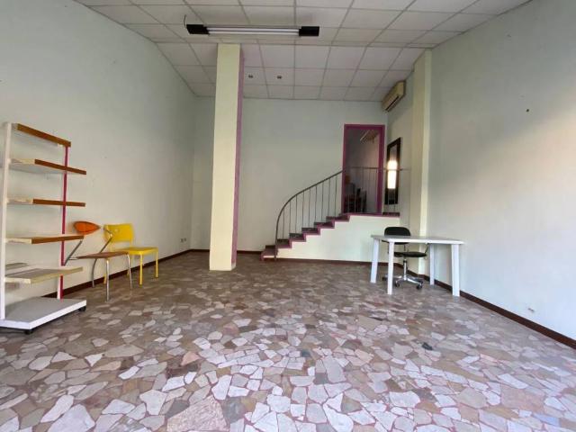 Locale Commerciale in vendita a Mortara, Lombardia