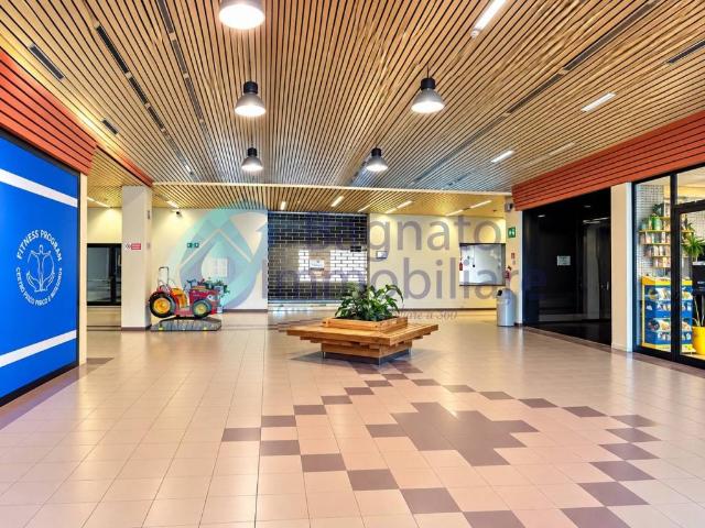 Locale Commerciale in vendita a Mortara, Pavia