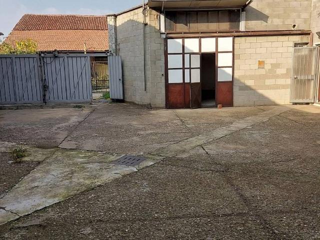 Locale Commerciale in vendita a Mortara, Pavia