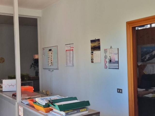 Locale Commerciale in vendita a Mortara, Lombardia