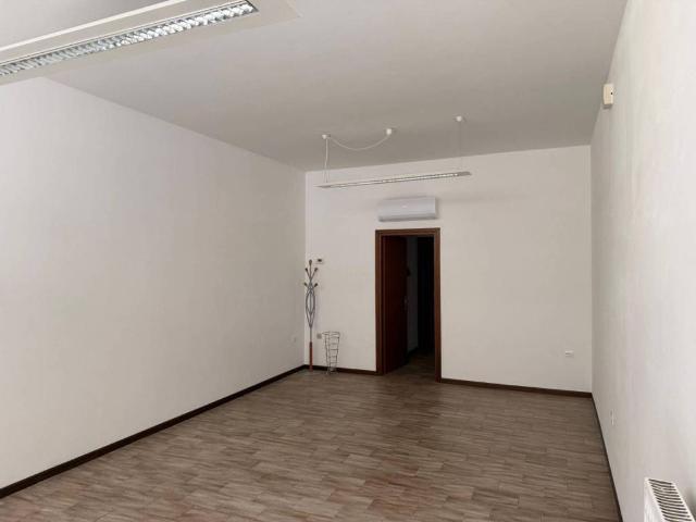 Locale Commerciale in vendita a Mortegliano, Friuli-Venezia Giulia