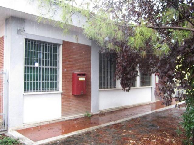 Locale Commerciale in vendita a Mosciano Sant'angelo, Abruzzo