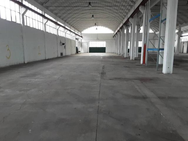 Locale Commerciale in vendita a Motta Visconti, Lombardia