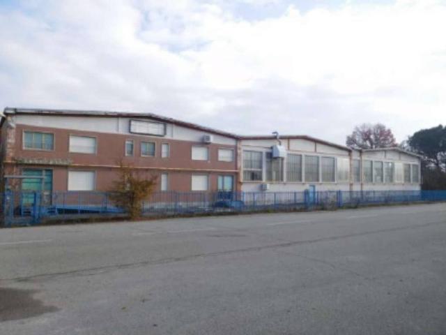 Locale Commerciale in vendita a Piemonte, Biella