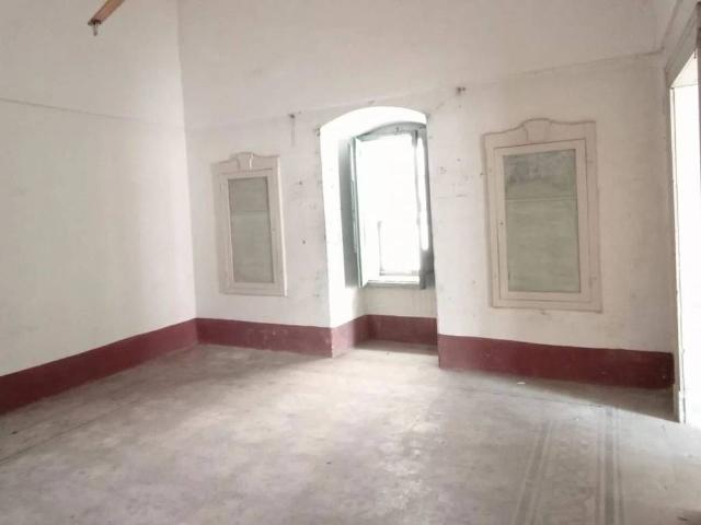 Locale Commerciale in vendita a Puglia, Taranto