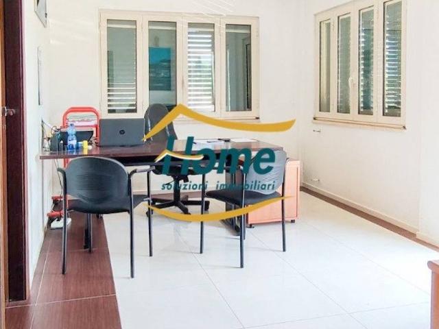 Locale Commerciale in vendita a Puglia, Taranto