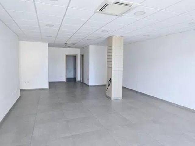 Locale Commerciale in vendita a Puglia, Taranto