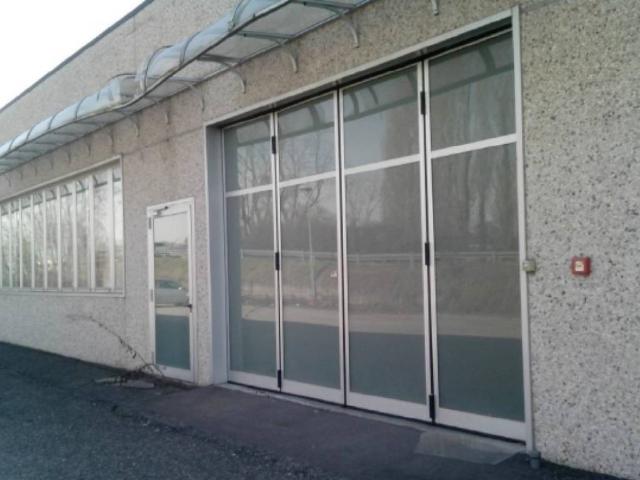 Locale Commerciale in vendita a San Martino, Mozzate