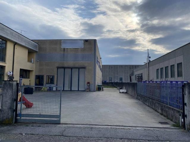 Locale Commerciale in vendita a Mozzecane, Veneto