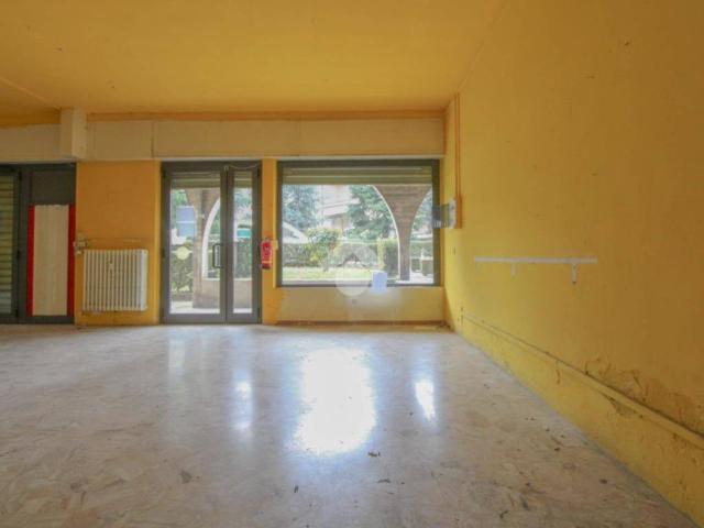 Locale Commerciale in vendita a Dorotina, Mozzo