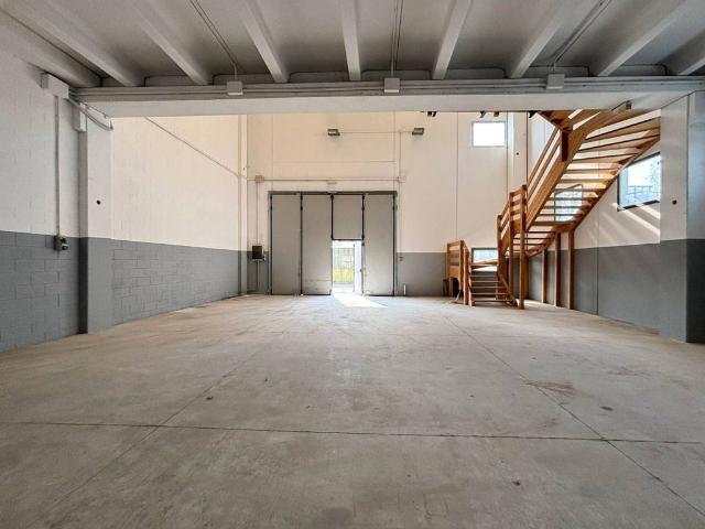 Locale Commerciale in vendita a Dorotina, Mozzo