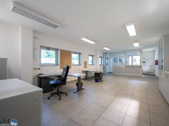 Locale Commerciale in vendita a Muggiò, Friuli-Venezia Giulia