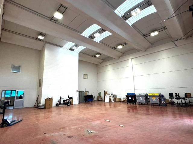 Locale Commerciale in vendita a Muggiò, Friuli-Venezia Giulia