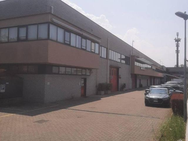 Locale Commerciale in vendita a Muggiò, Lombardia