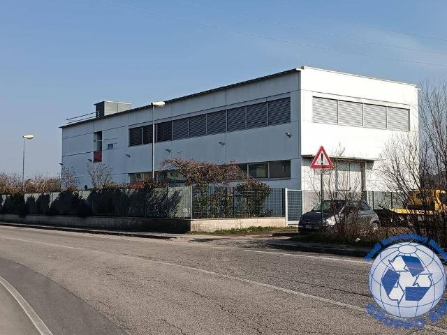 Locale Commerciale in vendita a Muggiò, Lombardia