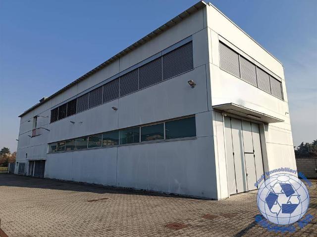 Locale Commerciale in vendita a Muggiò, Lombardia